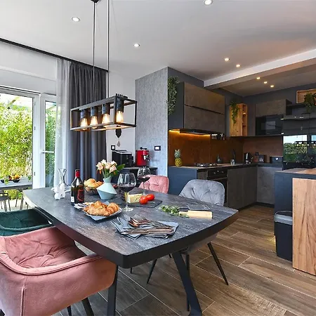 Art Zeus Апартаменты