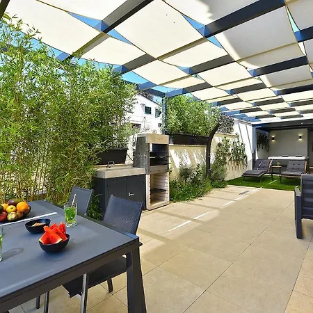 Art Zeus Appartement Pula